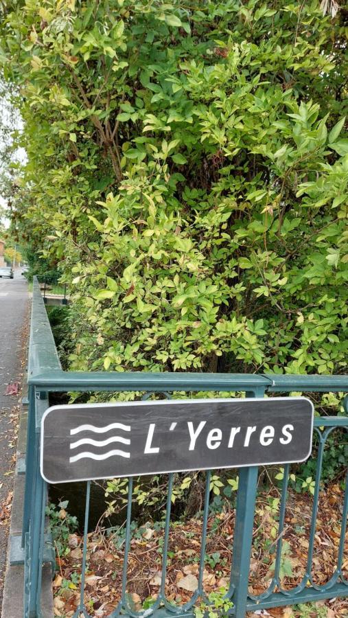 Chalet Fleuve Avec Parking-Barbecue Yerres Exterior photo